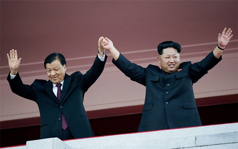    С улыбкой и твердыми рукопожатиями Северная Корея и Китай на этой неделе использовали неожиданный саммит, чтобы показать, что, несмотря на недавнюю напряженность, Пхеньян по-прежнему пользуется...