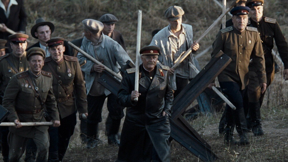 Кадр из кинофильма "Утомлённые солнцем 2. Цитадель". 2011 г.