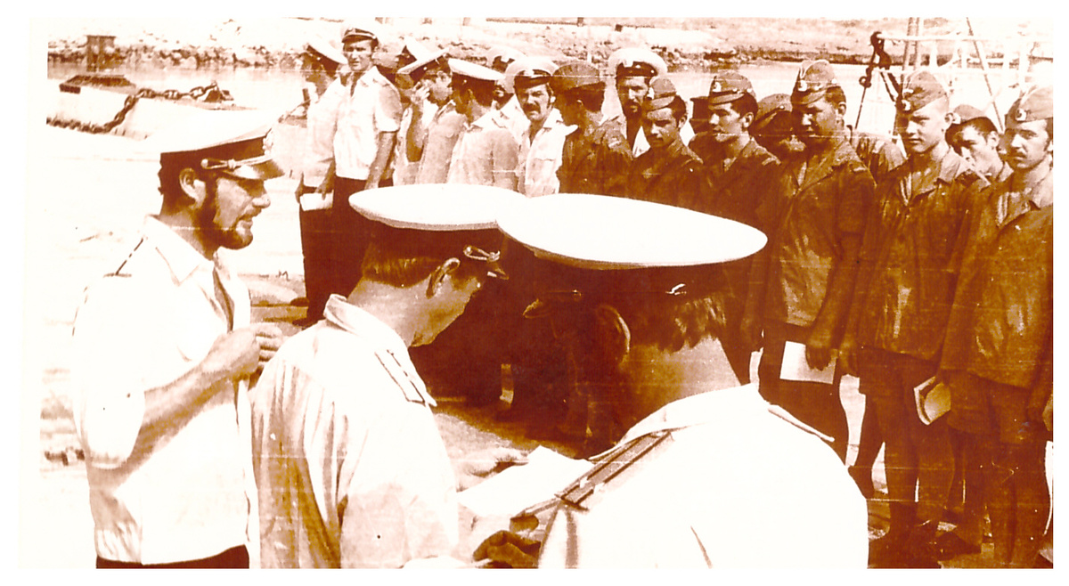 Остров Нокра в Красном море. Военно-морская база СССР. Команда подводной лодки Б-101. День ВМФ, конец июля 1979 года. Фото автора.