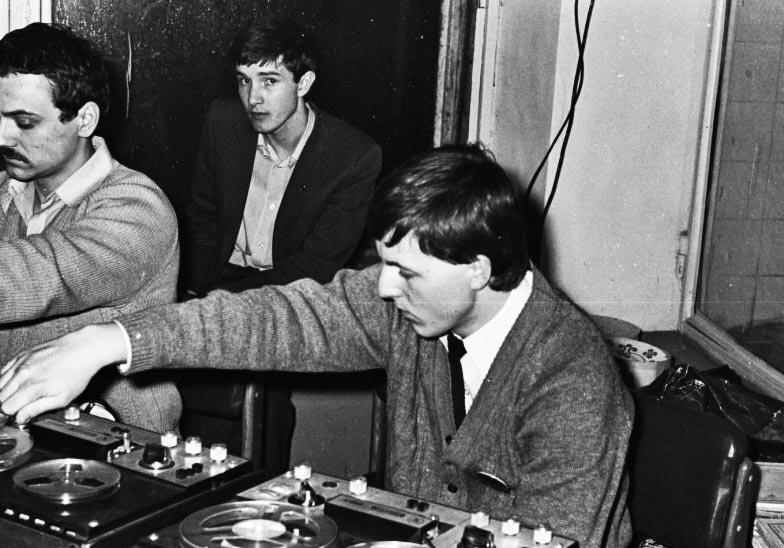 Типичный DJ советской поры.