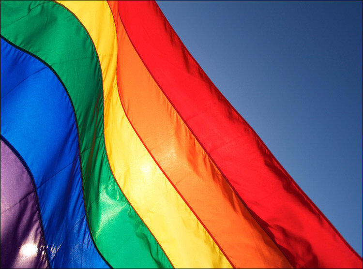 Флаг ЛГБТ-сообщества. Фото с сайта Caerphilly.gov.uk