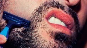 В большинстве книг, толкующих сны, бритье, бритва толкуются однозначно – предвестник ссор, драм, конфликтных ситуаций. Бритва, как и сам процесс, являются сложным для толкования знаком. Отдельные сонники трактуют бритву как символ опасной ситуации, которая вскоре встретится вам в реальной жизни. Но бритье тела эпилятором трактуется уже иначе, как желание избавиться от чего-то ненужного, стремление изменить свой образ, мнение окружающих о себе.