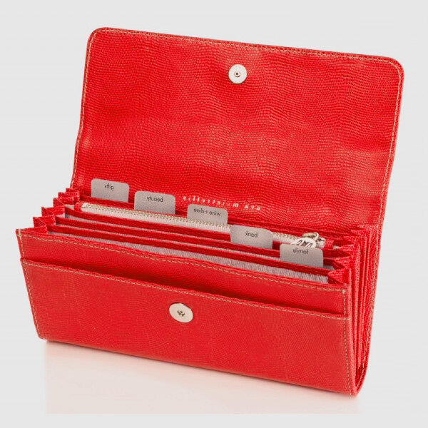 Приметы о деньгах - храните деньги в кошельке красного цвета