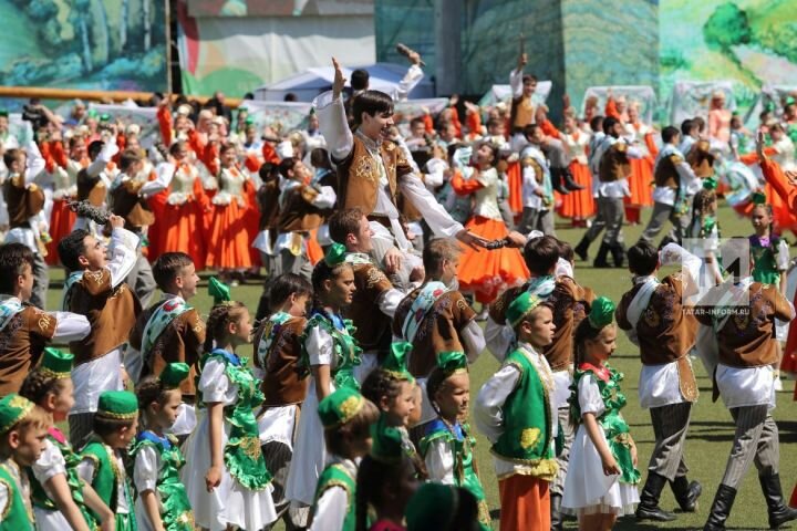 Сабантуй - ежегодный  праздник окончания весенних полевых работ у татар и башкир.