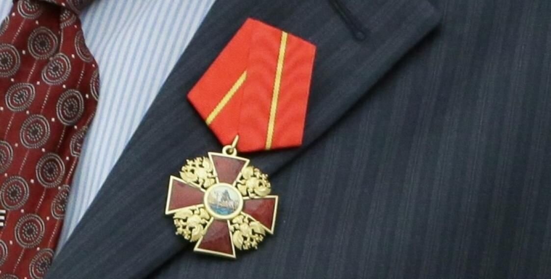 Награждение чиновников медалью ордена "За заслуги перед Отечеством" второй степени и орденом Александра Невского. Наложились обстоятельства или же нет?..