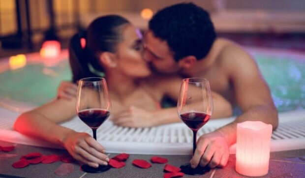 Оказывается, целоваться по-французски начали ещё до нашей эры