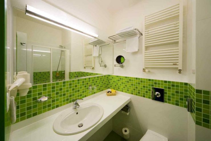 Как сэкономить на плитке в ванной комнате?