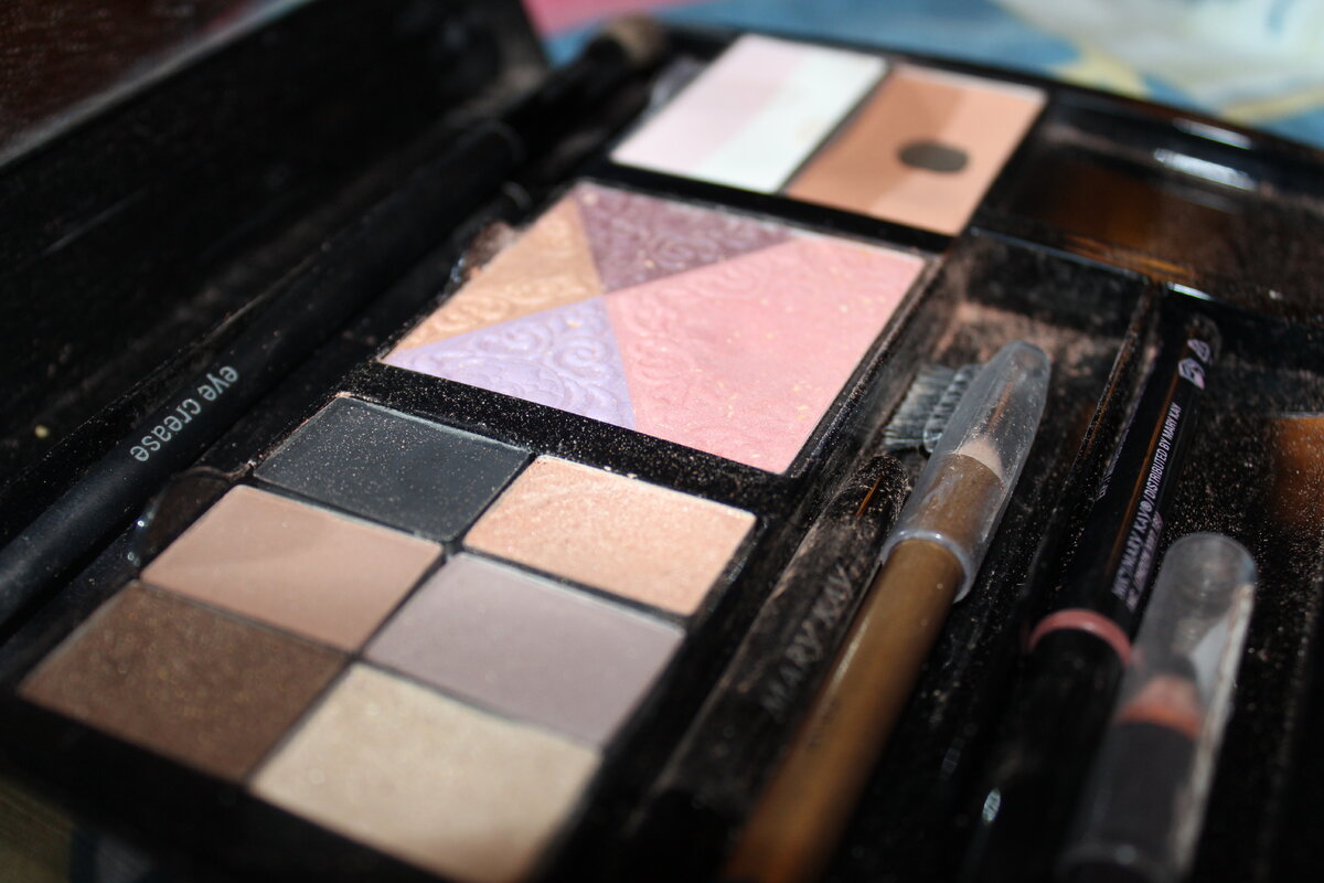 Необычное применение косметики в быту 