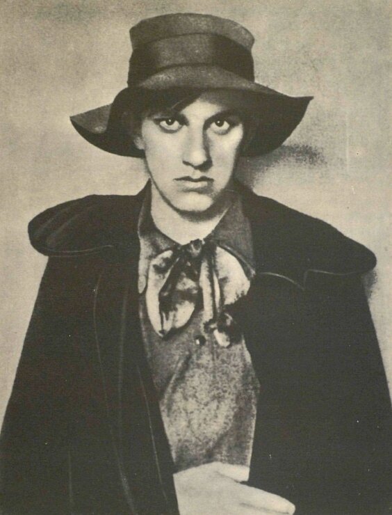 Маяковский в 1910 году