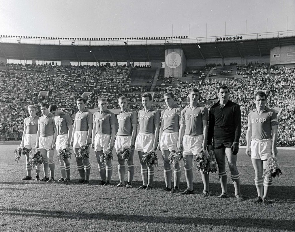 1964 1989. Олег Павлович Копаев. Олег Копаев футболист. Оле́г Па́влович Копа́ев. Эдуард Мудрик в сборной СССР по футболу.