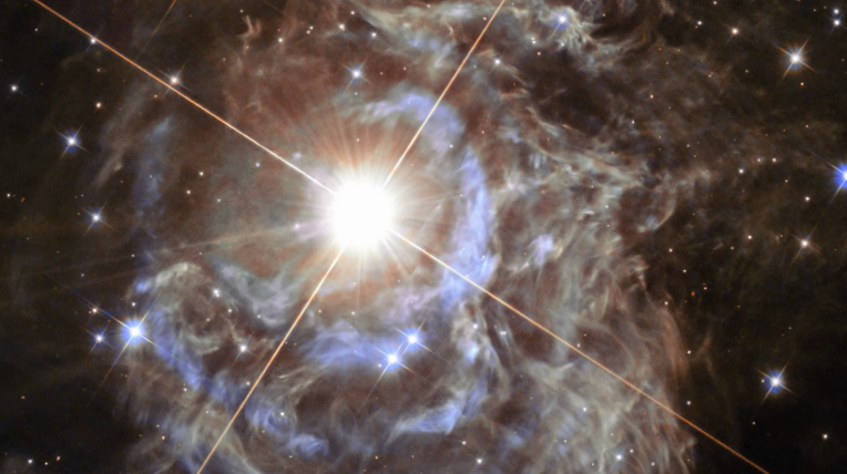 Праздничный венок - переменная Цефеиды. Фото - https://www.popsci.com/nasa-holiday-wreath-nebula#page-2