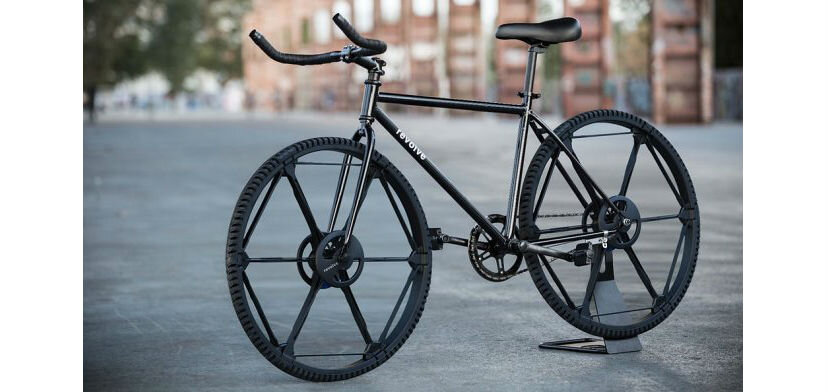 
А в путешествия такая вещь просто незаменима, так как позволяет легко и удобно траспортировать велосипед в различных типах транспорта. 