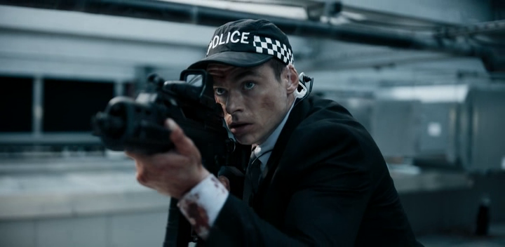 И всё же, как по мне, маловато у Ричарда харизмы для Бондианы . Уж извините.