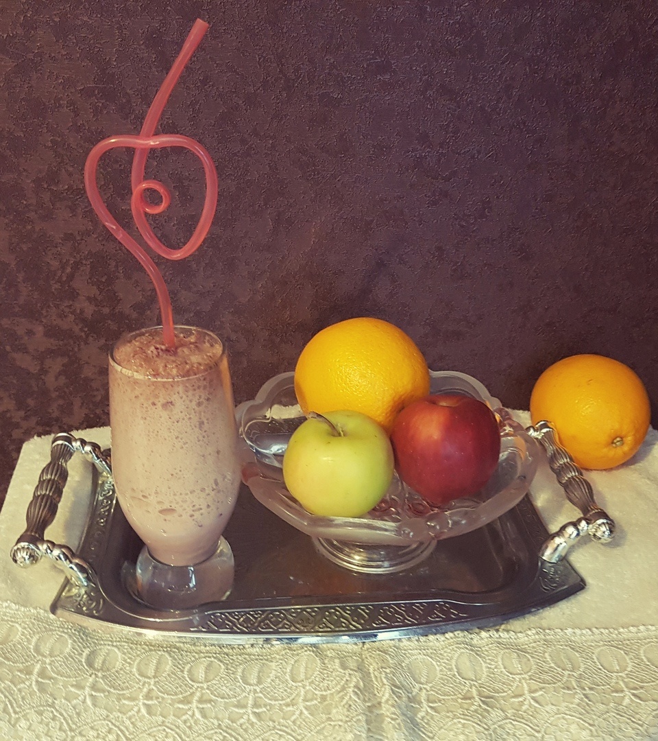 Коктейль с вишней, молоком и какао