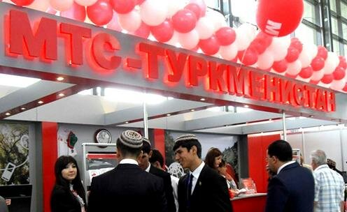 Стенд МТС на выставке в Туркмении, 2009 год . Фото с сайта Azathabar.com