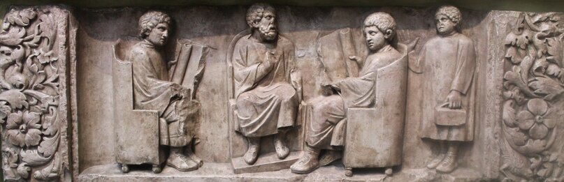 Слепок рельефа из Августы Треверов (совр. Трир) конца II века с изображением сцены из школьной тематики. ГМИИ имени А.С. Пушкина (Москва).