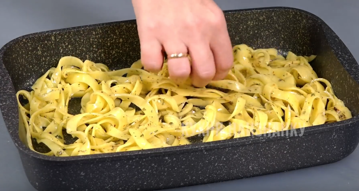 Духовка кухня наизнанку. Кухня наизнанку рецепты картошки. Запеченная картошка в панировке. Картошка рецепт кухня наизнанку. Картофель запечённый в панировке.