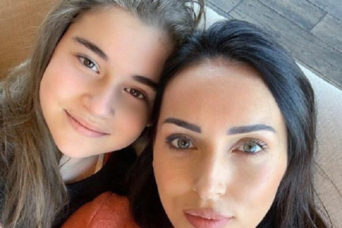                                                 На фото певица Алсу и ее дочь Микелла.