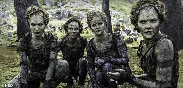  Как сообщается, приквел  Game Of Thrones получил название  Bloodmoon , поскольку звезды начали снимать новую серию в последние недели перед финалом восьмого сезона.