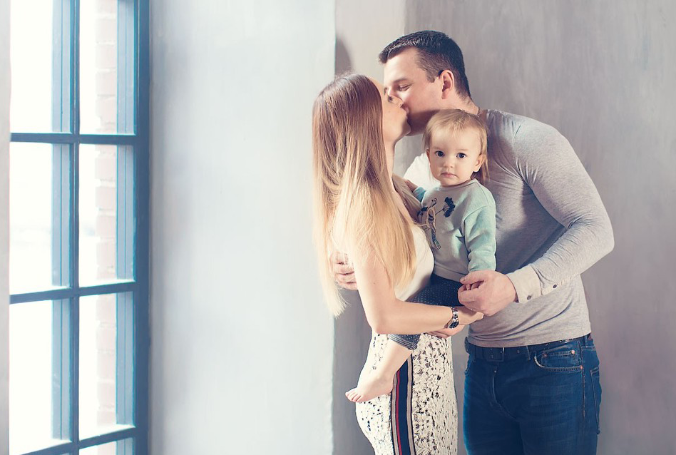 Я со своей женой и вторым ребенком на фотосъемке в 2018 году.