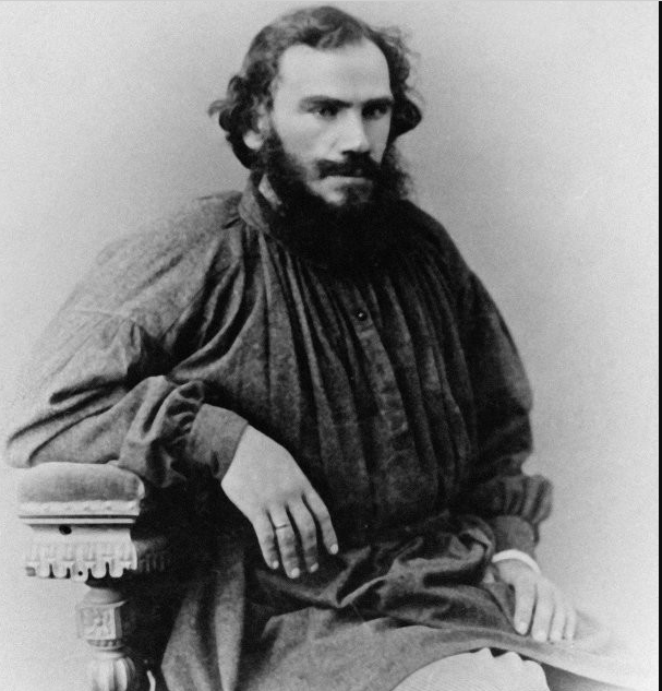 Писатель не всегда был благообразным стариком