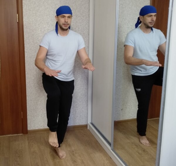Красота — среди бегущих Первых нет и отстающих! Бег на месте общепримиряющий...