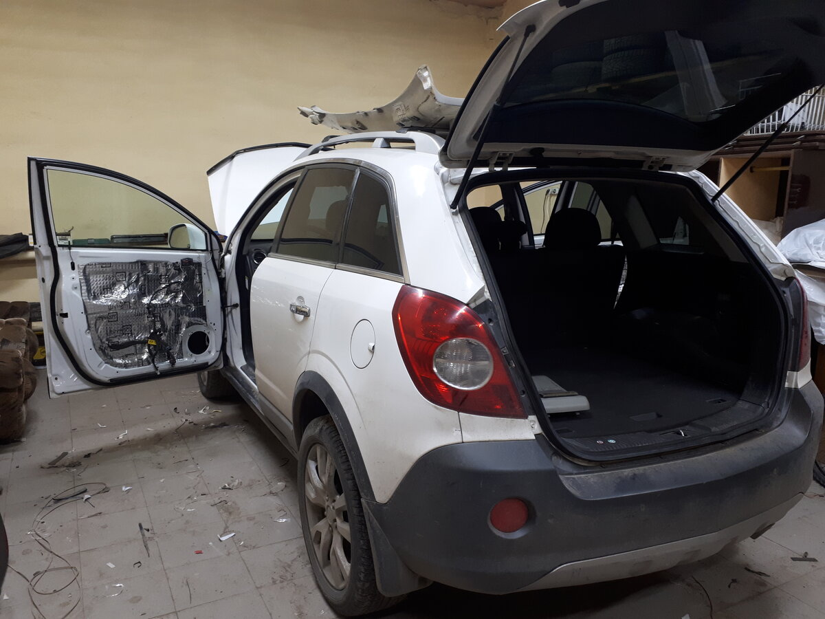 Один в один Chevrolet Captiva.