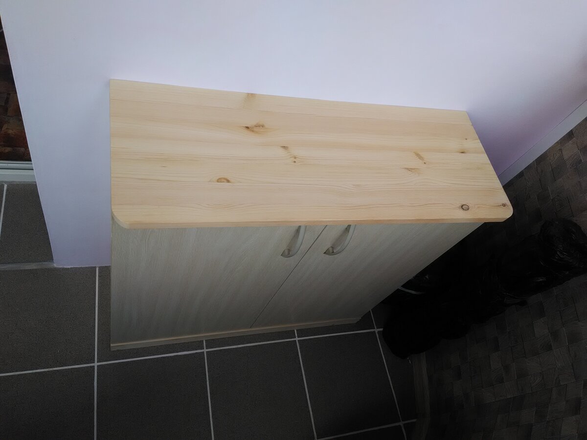 Небольшой шкафчик своими руками.