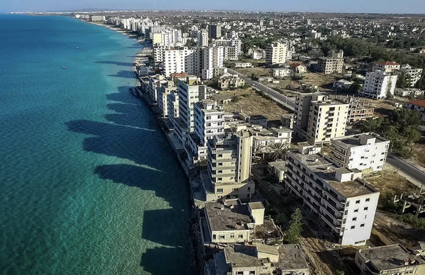 Город-призрак на Кипре, в котором уже 45 лет не живут люди