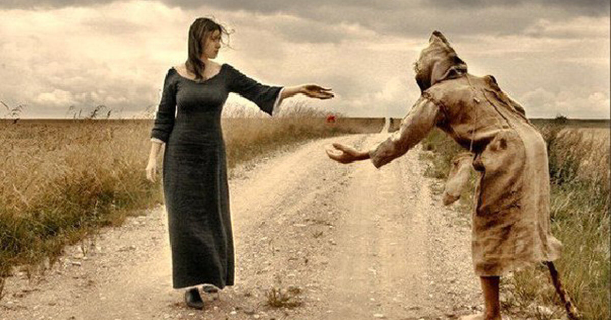 ЗАБЫТЬ О НИЩЕТЕ 
Если вы погрязли в долгах , заработать не получается и деньги проходят мимо вас, от бедности можно «откупиться». 
Вам понадобятся 7 монет самого мелкого достоинства (1, 5 или 10 копеек). 
После заката солнца подержите их в руках, чтобы нагрелись и зарядились вашей энергией, затем положите в стакан с водой поочередно, с каждой монетой говоря:

"Вот тебе, нищета, от меня плата, 
веселись с утра до заката. 
Гуляй, нищета, пей, ешь, 
а меня не тронь. 
Вот тебе откуп, вот тебе дань, 
а от меня навеки отстань."

Закончив, оставьте стакан до утра. На следующий день извлеките монеты, вытрите их и разбросайте на улице в разных местах. Вы удивитесь, но о нищете забудете очень скоро!

2. Проводится на убывающей луне. Вам понадобится купюра, на которой вы черной ручкой зачеркнете цифры, показывающие ее достоинство, и сложите ее 4 раза. Возьмите иголку с черной ниткой и прошейте ей края купюры, приговаривая:

«Зашиваю неудачу, зашиваю безденежье, 
зашиваю долги и проблемы. 
Удача, вернется ко мне. 
Да будет так». 
Отнесите прошитую купюру далеко от дома, выбросьте ее.
