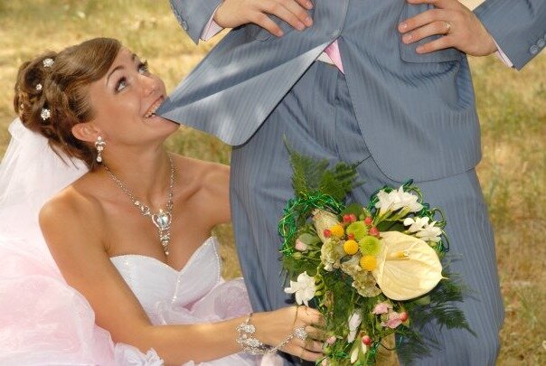 После свадьбы девушка не превращается в домашнюю прислугу, она просто становится помощницей мужу во всех его начинаниях.