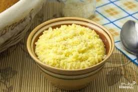 Завтрак - кукурузная каша на воде 100 гр. + яйцо куриное варенное + кусок ржаного хлеба с маслом + чай зеленый / вода 200 мл.
