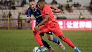 Фото: psg.frМатч, который состоялся в Макао на стадионе «Олимпик Комплекс», завершился победой представителя итальянской Серии А в серии послематчевых пенальти.
