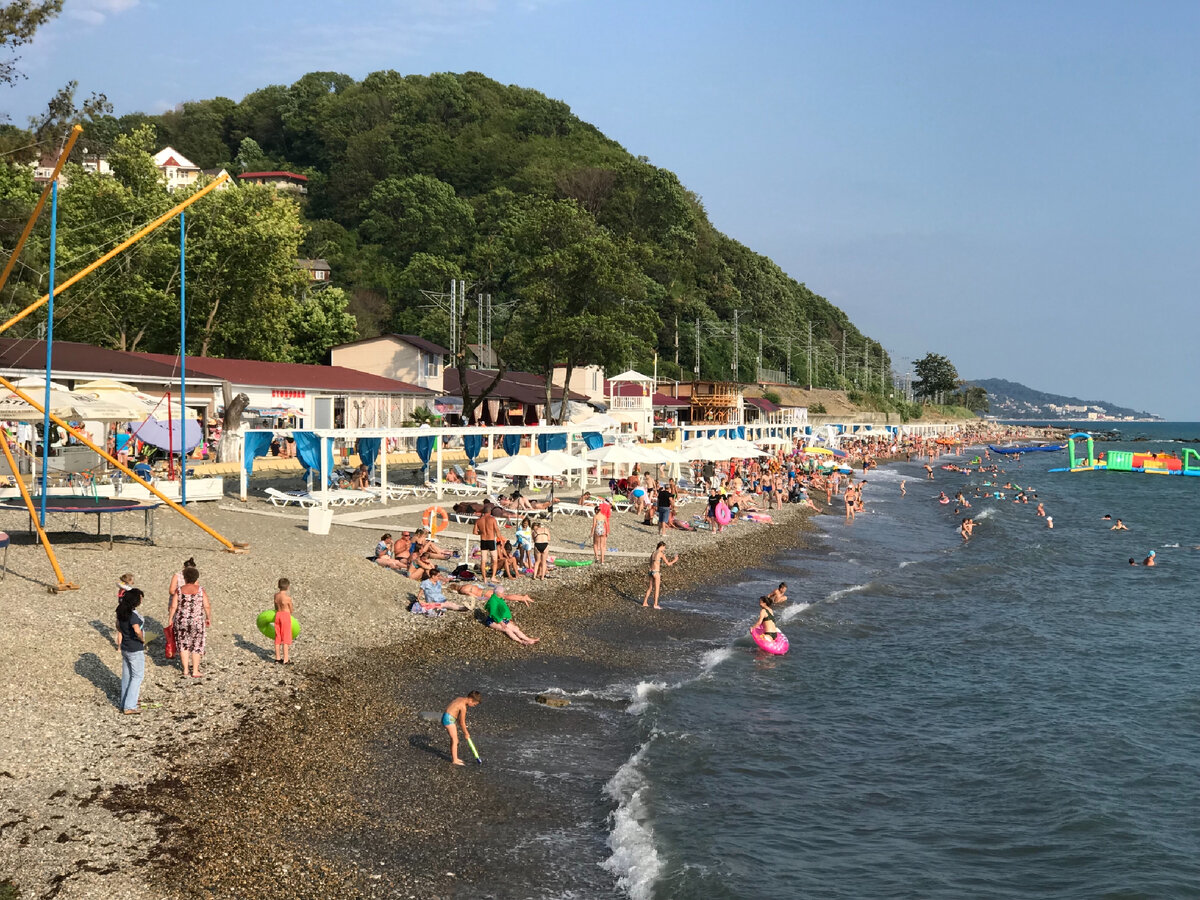 Центральный пляж п.Вардане. Фото автора.