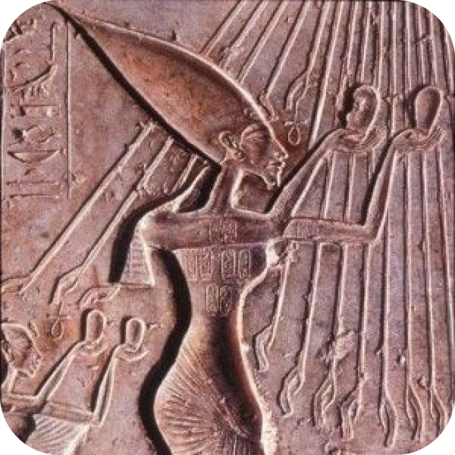 Эхнатон поклоняется богу Атону (источник яндек картинки)