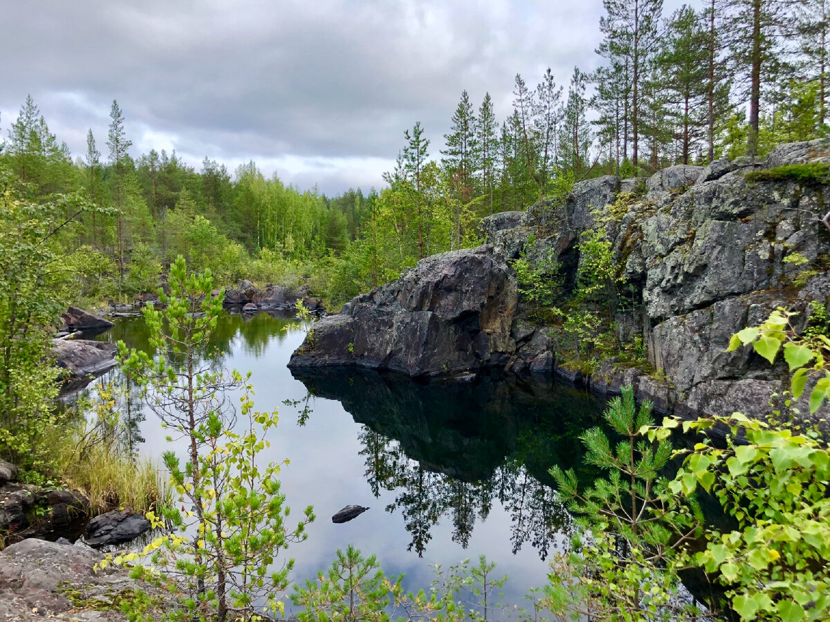 Вулканические скалы и древние русла рек (ландшафтные комплексы каньона реки Суна)