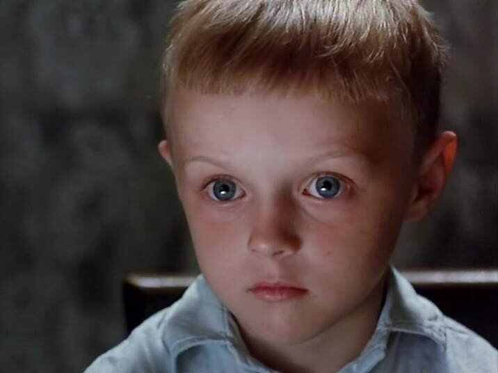 Мальчик-предсказатель (кадр из фильма "Город Зеро")