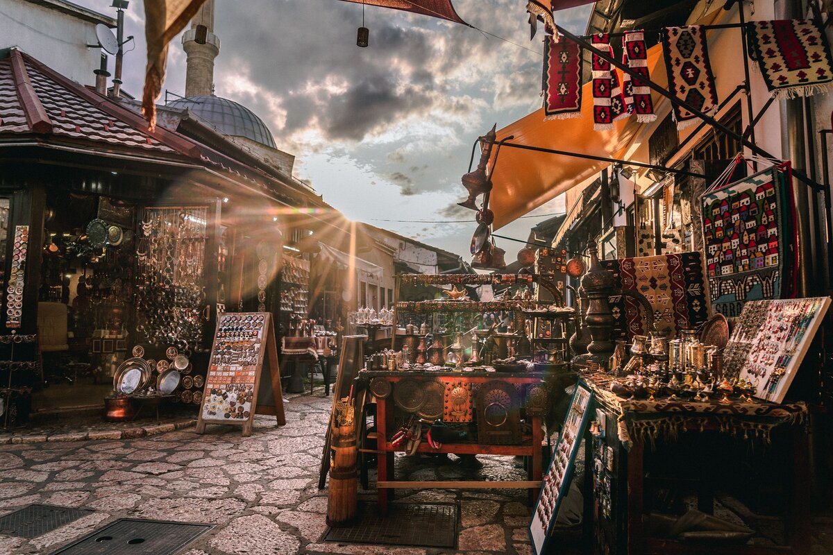 https://pixabay.com/photos/sarajevo-bosnia-market-urban-4505752/