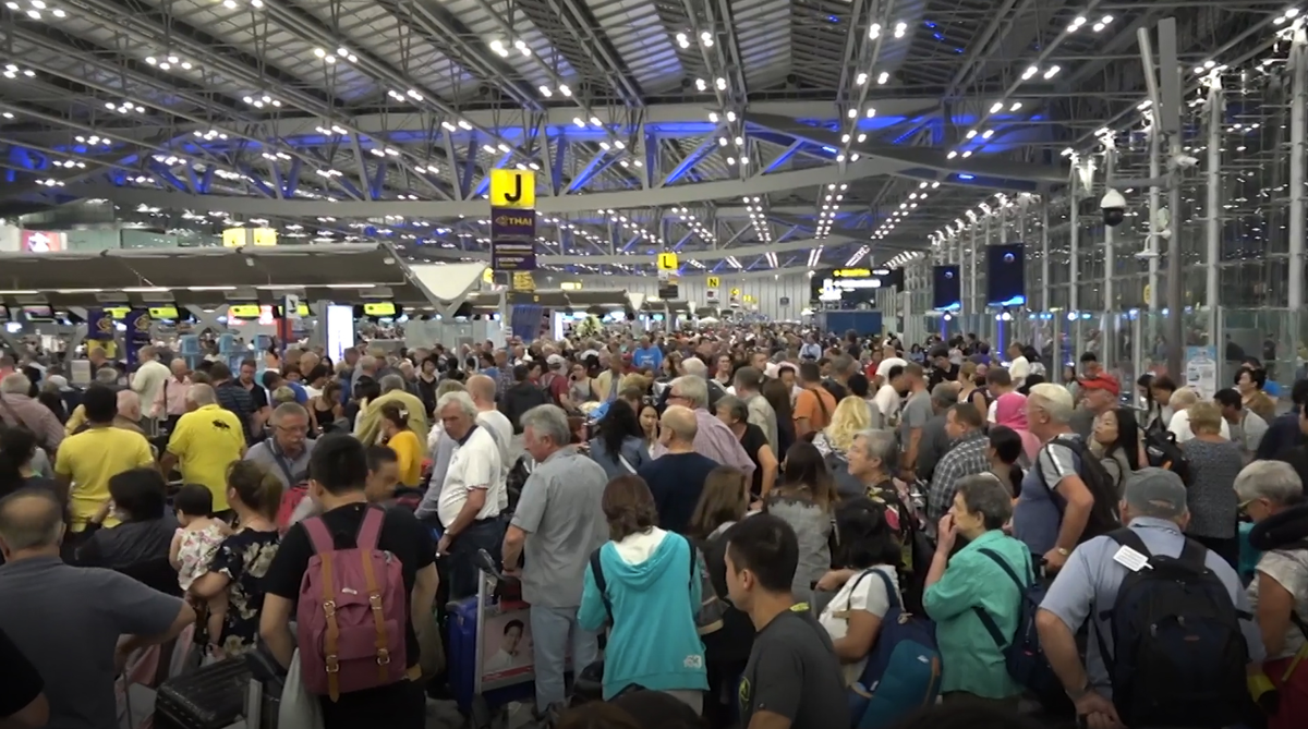 Очереди в аэропорту Suvarnabhumi.