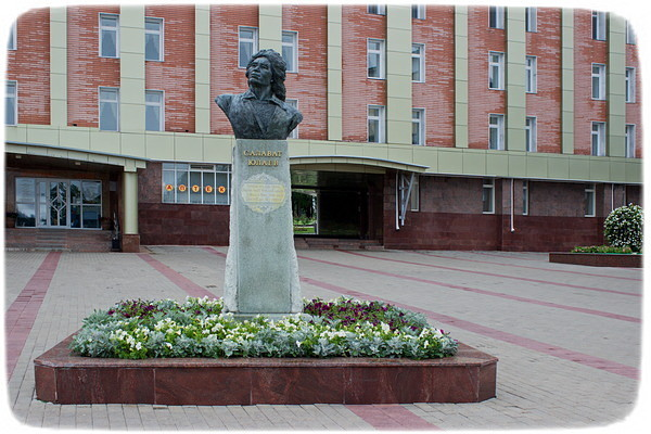  Санаторий Янган-Тау.  Памятник Салавату Юлаеву.