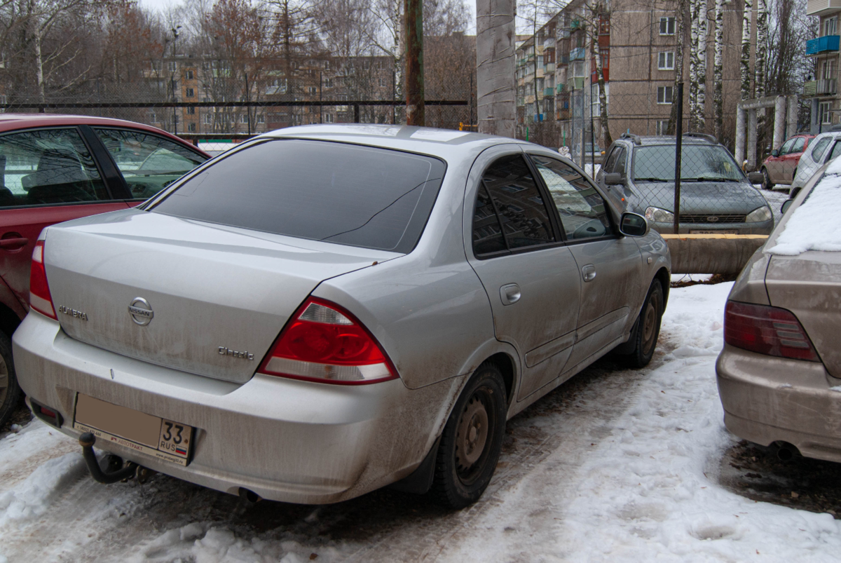 Конечно, машина машине рознь, тем не менее все они просят бензина (ну, или ДТ), масла, замены расходников, а при авариях еще и кузовных элементов...