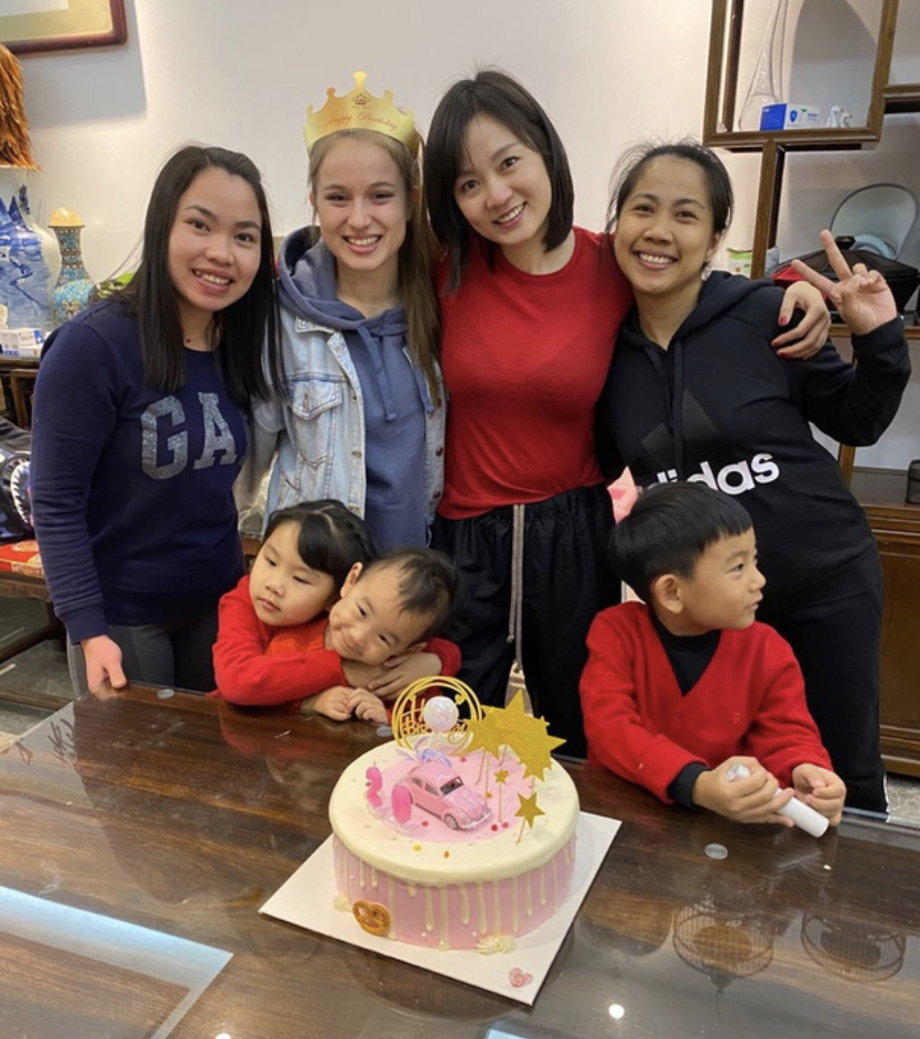 Мой День Рождения в Китае, мне исполнялось 20, но мой День Рождения приходился прямо на Китайский Новый Год, поэтому автоматически мне 22:)