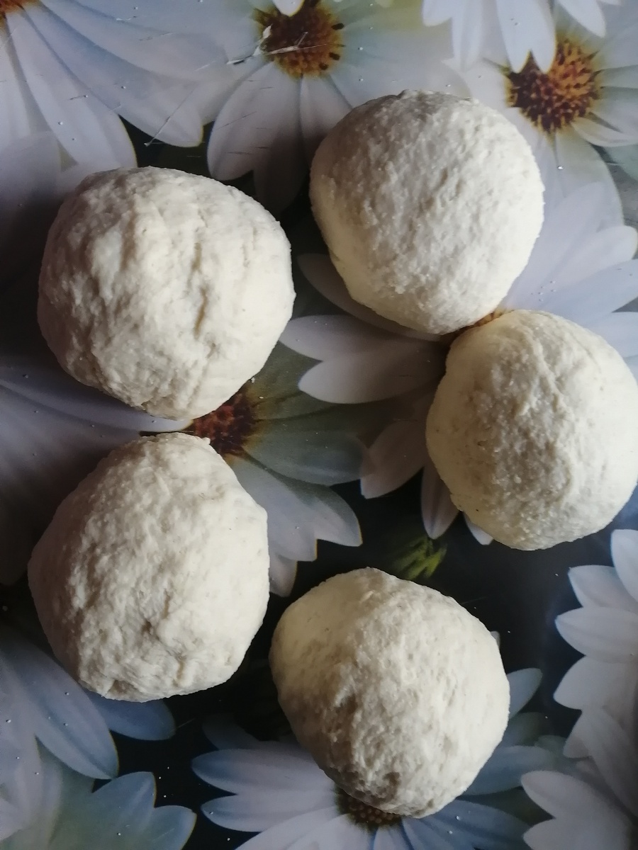 Фото автора. Далее формируем шарики. У меня получилось 5 штук. 