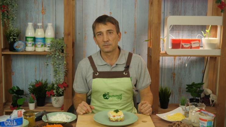 Ведущий канала "Антонов сад" Евгений Силягин рассказывает, как сделать салат "Мимоза" без майонеза.