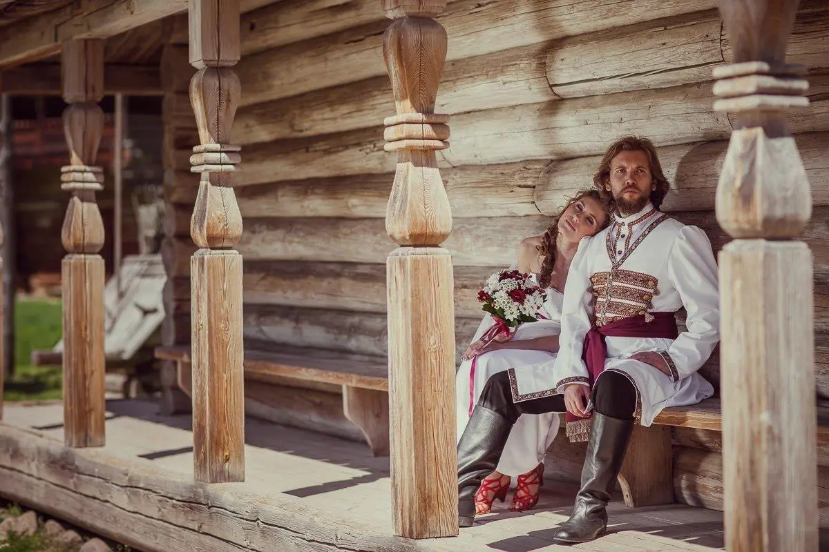 Милование на Руси. Фотосессия в стиле древней Руси. Мужчина и женщина на Руси. Славяне семья. Русские муж ж