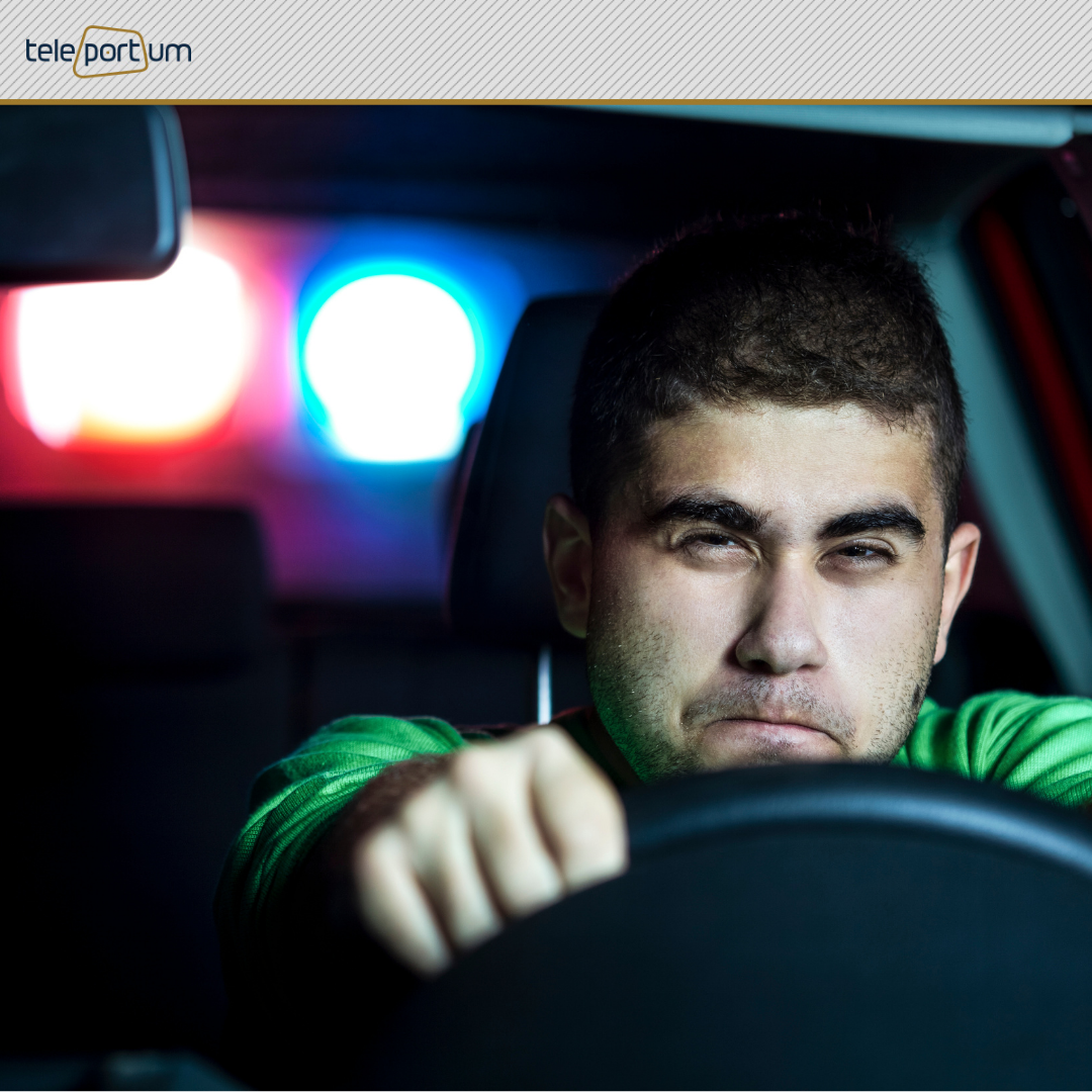 Картинка из интернета. Сделано с помощью Canva. Логотип #телепортум такси