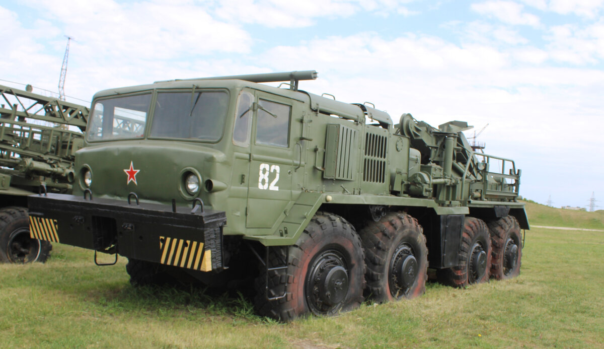 Уникальные аэродромные автомобили пожаротушения на базе автомобилей МАЗ-537  и его спец возможности, рассказываю | Авторемонт и техника | Дзен