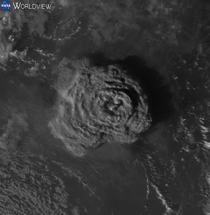 Извержение вулкана Хунга - Тонга, вид с орбиты. Фото: NASA