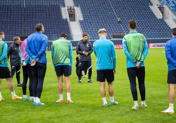 Открытая тренировка в день матча. Скопировано с https://fc-zenit.ru/upload/gallery/photo/17445/776093_s600.jpg