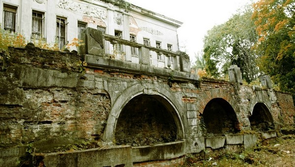 На территории усадьбы Пущино. (фото из сети интернет)